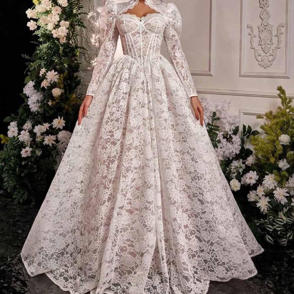 Elegant White Lace Long Sleeve Gown